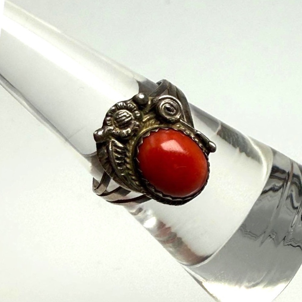 Vintage Southwestern Sterling Silver Red Coral Flower Leaf Scroll Ring Size 6.25